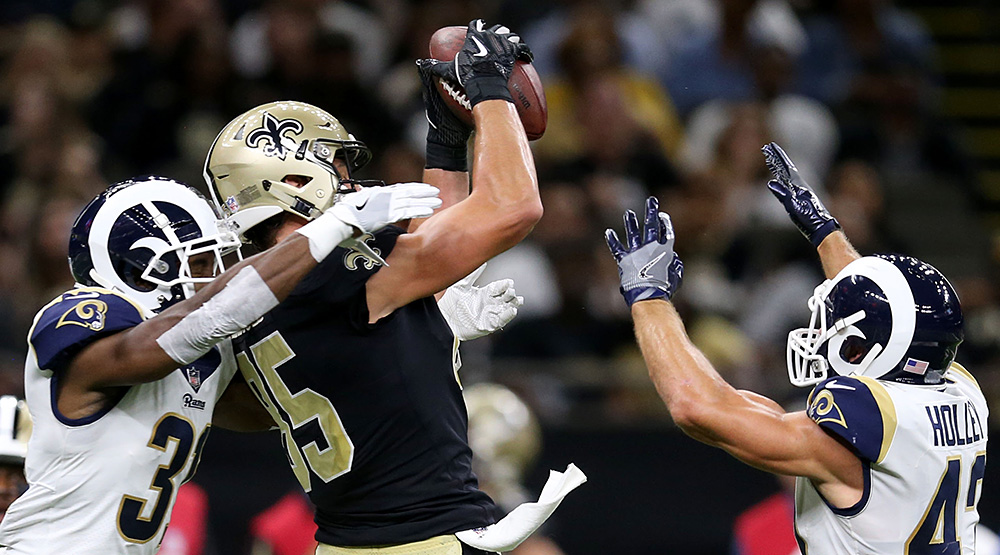 The New Orleans Saints' Dan Arnold makes a catch between two defenders. (Chuck Cook, USA TODAY Sports)